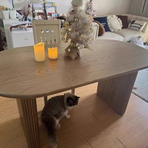 Table à manger en bois massif avec plateau incurvé rétro, bord vers l'intérieur, grand plateau, pose droite - Product Image 3