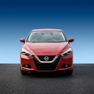 Nissan Sedán Rojo de 5 Plazas con Faros LED, Luces Diurnas LED, Techo Solar y Asientos con Luz - Product Image 1