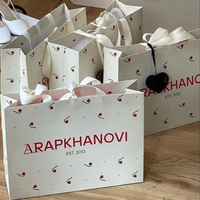 Sac cadeau d'emballage de vêtements ivoire recyclé personnalisé avec poignée en ruban Sacs à provisions en papier beige crème de luxe avec votre propre logo