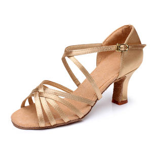 Zapatos <span class=keywords><strong>de</strong></span> Baile <span class=keywords><strong>de</strong></span> Tacón Alto para Mujer para Salsa y Salón al por Mayor Clásicos Zapatos Latinos con Forro <span class=keywords><strong>de</strong></span> Gamuza la Elección <span class=keywords><strong>de</strong></span> las Damas - Product Image 3
