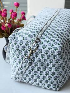 Bolsa de Lona Acolchada de Algodón Hecha a Mano, Interior Espacioso y Ligero con Estampado de Bloques Tradicional, Diseño Duradero - Product Image 3