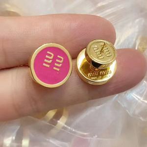 18K altın kaplama büyük yuvarlak MIU mektup küpe emaye mektup <span class=keywords><strong>M</strong></span> düğme küpe kadınlar kız için - Product Image 4