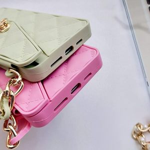 Funda de Cuero Acolchada de Lujo con Cadena Metálica para 17 16 15 14 13 Pro Max, Funda Tipo Cartera Acolchada Moderna y a la Moda - Product Image 3