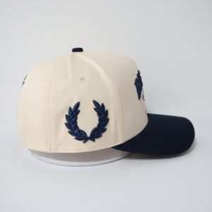 Casquette de baseball structurée OEM Vintage College bicolore crème et marine, avec broderie multi-panneaux sur le thème du mythe grec BIGGER OLYMPUS - Product Image 3