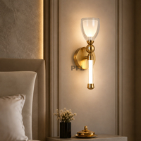 Applique murale LED de luxe moderne haut de gamme, anti-éblouissement, double couche, en forme de verre à vin, lumière blanc chaud, en fer et aluminium