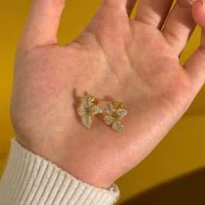 Pendientes de Plata de Ley con Circonita Cúbica 5A, Diseño de Flor y Mariposa, de Dylam Dainty, Nueva Tendencia en Joyería, para Uso Diario de Mujeres - Product Image 3