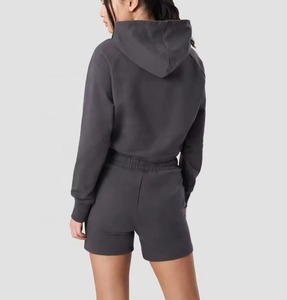 Conjunto de 2 Piezas para Mujer, Sudadera con Capucha y Pantalones Cortos Negros, Corte Holgado Informal, Color Sólido, Atuendo de Primavera/Verano - Product Image 2