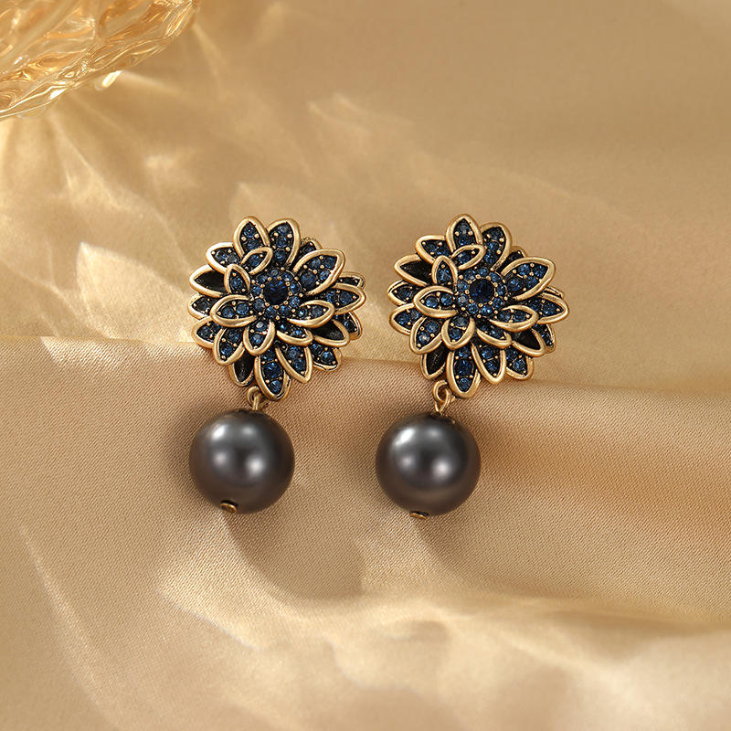 Gray pearl flower earrings