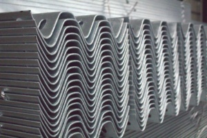 Thép đường cao tốc hộ Lan Tôn sóng nhúng nóng mạ kẽm an toàn Đường Bộ rào cản tai nạn với dịch vụ tùy chỉnh từ nhà máy hộ Lan Tôn sóng - Product Image 3