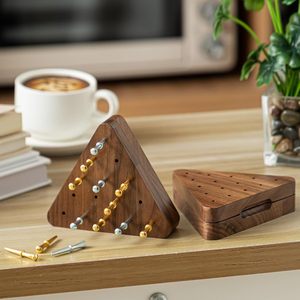 Jeu de jeu triangulaire en bois de noyer sur mesure, jeu de jeu triangulaire portable pour bureau, idéal pour les fêtes. - Product Image 1