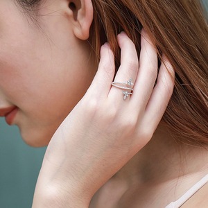 Anello a Tre Strati a Forma di Farfalla, Anello Chiuso per Donne - Product Image 3