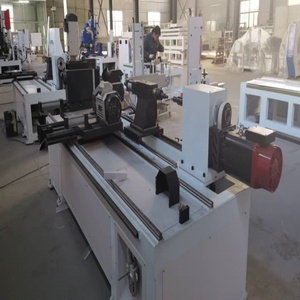 Tour à bois CNC 5 axes pour la fabrication de colonnes de balustrades en bois - Product Image 4
