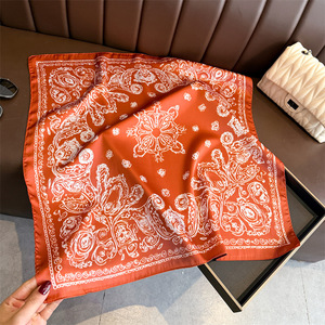 <span class=keywords><strong>Foulard</strong></span> Carré Vintage Orange Effet <span class=keywords><strong>Soie</strong></span> Paisley pour <span class=keywords><strong>Femme</strong></span>, Bandana Rétro, Écharpe <span class=keywords><strong>en</strong></span> <span class=keywords><strong>Soie</strong></span> Satinée pour Cheveux 70x70cm OEM/ODM - Product Image 2