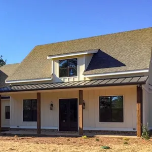 Casa americana de estilo rural con tres dormitorios, dos baños y un garaje