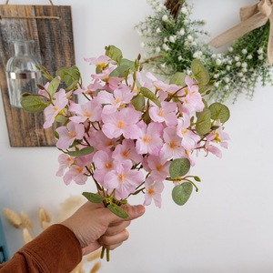 Bouquet de fleurs artificielles en fausse soie, fleurs de pommier, orchidées, eucalyptus, pour la décoration de table de mariage, de bureau - Product Image 1