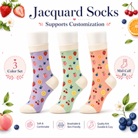 Chaussettes décontractées mignonnes et tendance pour femmes, en coton respirant, avec logo sur le bord, design créatif et amusant, chaussettes amusantes à motifs de fruits de dessin animé