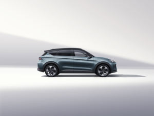 Vehículo ARCFOX T de alta tecnología impulsado por IA que domina las carreteras europeas con precisión - Product Image 4