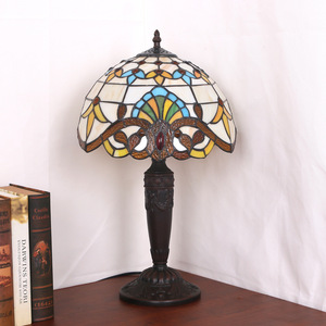 Lampes de table de chambre à coucher rétro européennes confortables, approvisionnement direct d'usine, design baroque coloré pour salon et bureau - Product Image 1