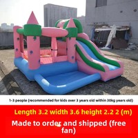 Château gonflable familial pour enfants, petit modèle d'extérieur et d'intérieur pour usage domestique, avec toboggan et trampoline.