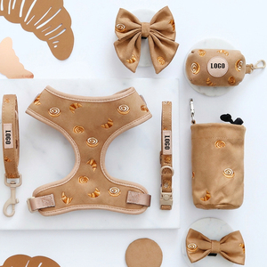 Ensemble Harnais et Laisse Brodé<span class=keywords><strong>s</strong></span> pour Chien avec Nœud Papillon, Harnais Gilet Doux et Réglable pour Chiot, Ensemble Collier de Luxe pour Animaux de Compagnie - Product Image 1