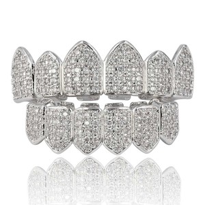 Set de <span class=keywords><strong>Grillz</strong></span> Dentaires Bling Bling Hip Hop Homme en Laiton Micro Sertis de Zircons Cubiques Placés Or, Iced Out pour Fête - Product Image 1