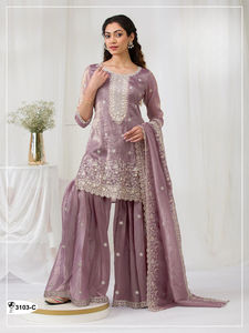 Elegante Salwar Kameez de Chinnon Dorado con Bordado Intenso y Lentejuelas de 3mm, Secado Rápido, para Fiestas, para Todas las Temporadas - Product Image 4