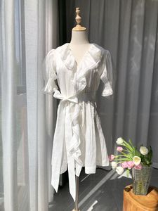 Robe Courte Femme Romantique Française en Dentelle Unie et Mousseline de Soie, Col en V Volanté, Manches Bouffantes, Taille Nouée - Product Image 6