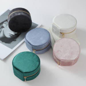 Nuevo Producto: Joyero Portátil Redondo de Franela, Organizador de Joyas de Viaje para Anillos, Collares y Pendientes, en Terciopelo - Product Image 6