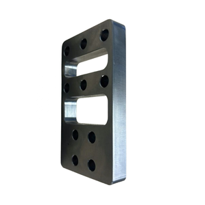 Placa Adaptadora/Placa Espaciadora de Acero Inoxidable Fresada por CNC Personalizada, Patrón de Múltiples Orificios con Dos Ventanas Rectangulares, OEM/ODM - Product Image 1