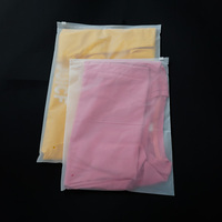 Sacs à T-shirts imprimés sur mesure - Matériel PE/GRS PE vert recyclable avec impression en héliogravure et logo personnalisé