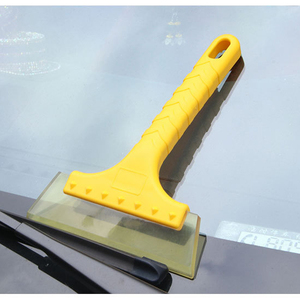 Haute qualité voiture neige brosse grattoir à glace voiture <span class=keywords><strong>pare</strong></span>-<span class=keywords><strong>brise</strong></span> grattoir à glace outil Abs Tpr lavage de voiture <span class=keywords><strong>balai</strong></span> - Product Image 6