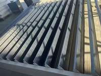 Pergola solaire Jiake avec panneaux solaires intégrés dans les lames orientables et film chauffant anti-neige pour espace patio extérieur