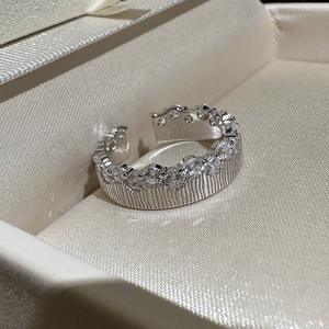 Bague en argent pur S925 à rayures verticales, design de niche de luxe avec incrustation, qualité fine, style vintage cool - Product Image 1