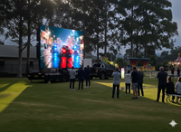 Remorque LED mobile portable de 16 m² pour campagnes en extérieur, remorque à écran LED mobile pour affichage en temps réel des flux de médias sociaux