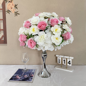 Bouquet de roses blanches et roses romantiques et rêveuses, fleurs artificielles faites à la main, centre de table de mariage, haute simulation en mousse PE - Product Image 5
