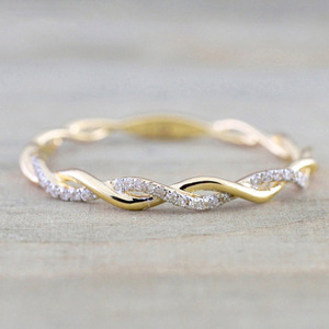 Anello a fascia intrecciata semplice da dito piccolo per donna - Product Image 2