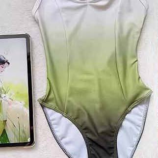 Gradient Light Green