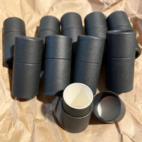 Carton personnalisé blanc/noir tube en papier kraft brun pour baume à lèvres tube de cylindre push up imprimé sur mesure intérieur de qualité alimentaire