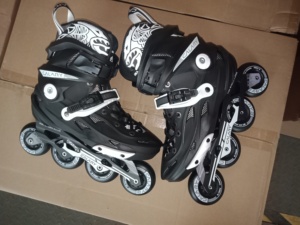 Hot popolare <span class=keywords><strong>pattini</strong></span> a rotelle in linea <span class=keywords><strong>pattini</strong></span> Freestyle per sport all'aria aperta fabbrica direttamente vendite per adolescenti <span class=keywords><strong>o</strong></span> adulti - Product Image 6
