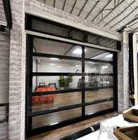 Porte de garage double en aluminium et verre, pliable, anti-effraction, étanche et coupe-vent, design moderne, personnalisable en usine pour entrepôt