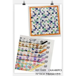 Foulard Quadrato Piccolo a Quadretti Floreali 70x70cm - Product Image 3