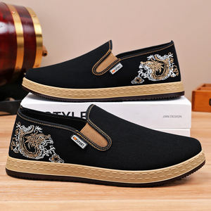 Chaussures de sport pour hommes, nouvelle chaussure de sport de style marche, chaussures tendance en toile pour hommes, chaussures en tissu brodé, chaussures en tissu à motifs personnalisés - Product Image 5