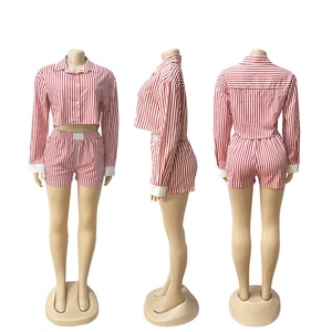 ZHEZHE Completo Estivo da Donna: Camicia Casual con Colletto e Pantaloncini a Righe a Maniche Lunghe, Set 2 Pezzi Taglie Forti - Product Image 3