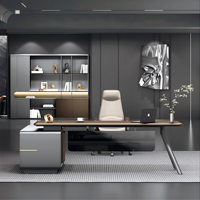 Bureau de direction moderne de luxe avec toucher doux, 2200*900mm, pieds inclinés argent liquide et armoire réversible pour suite de bureau
