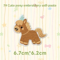 Patch brodé en feutre non tissé thermocollant et auto-adhésif, motif mignon de petit poney cheval de l'année 3D FA004 pour vêtements et coques de téléphone