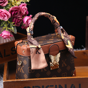 Loumixer 2026 Nuova Collezione Borsa a Tracolla di Lusso in PVC di <span class=keywords><strong>Marca</strong></span> Famosa, Borsa Tote di Tendenza con Chiusura a Cerniera per Donne - Product Image 4