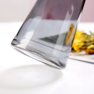क्लासिक 7 इंच लाइट लक्जरी टेबल सेंटरपीस गिल्ड रिम छोटे शंकु ग्लास वेस - Product Image 6
