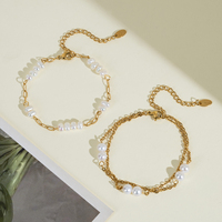 Pulsera de Perlas de Acero Chapado en Oro Duet, Dos Cadenas Finas, Seis Perlas en Pares, Cierre de Langosta Ajustable, Joyería Diaria para Mujer