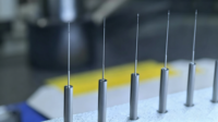 Aiguille de centrage en carbure de tungstène sur mesure de 1 m, option acier inoxydable, précision dimensionnelle de 0,0002 mm, injection de fibre optique