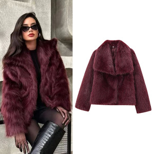 Cappotto da <span class=keywords><strong>Donna</strong></span> in Pelliccia Sintetica di Tendenza Invernale, Giacca Corta a Maniche Lunghe con Ampio Revers, Soffice e Spesso Capospalla - Product Image 1